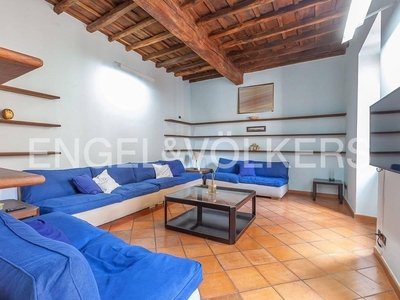 Prestigioso appartamento di 110 m² in affitto Via dei Pastini, Roma, Lazio