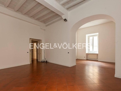 Prestigioso appartamento di 160 m² in affitto Via del Monte della Farina, Roma, Lazio