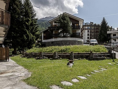 Prestigioso appartamento di 180 m² in vendita Via Circonvallazione, Courmayeur, Aosta, Valle d’Aosta