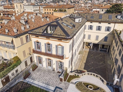 Prestigioso appartamento di 280 m² in vendita Como, Italia