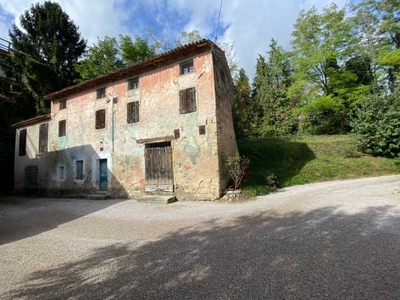 Rustico-Casale-Corte in Vendita ad Vittorio Veneto - 120000 Euro