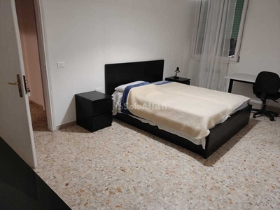 Stanza in Affitto a Modena, 300€, 120 m²