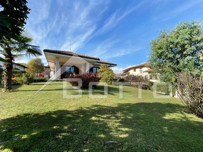 Villa di 270 mq in vendita Via Invorio 15, Paruzzaro, Piemonte