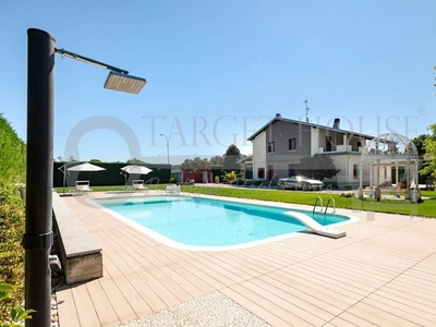 Villa di 290 mq in vendita Via Fratelli Bandiera, 31, Robecco sul Naviglio, Lombardia