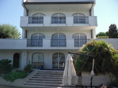 Villa di 550 mq in vendita Viale dei Pini, Riccione, Emilia-Romagna
