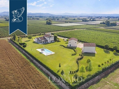 Villa di 700 mq in vendita Faenza, Italia