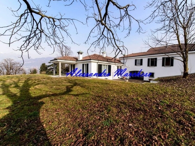 Villa di 815 mq in vendita Oggiono, Lombardia