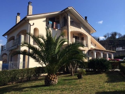 Villa in vendita a Giffoni Valle Piana Salerno Santa Maria a Vico