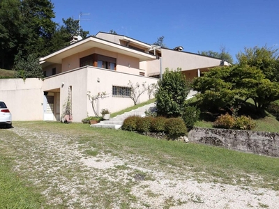 Villa in vendita Cornedo Vicentino, Italia