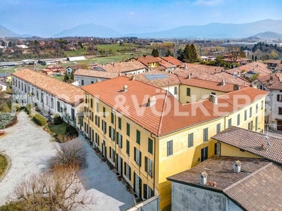 Villa in vendita Piazza Vittorio Emanuele II, Rogeno, Lecco, Lombardia