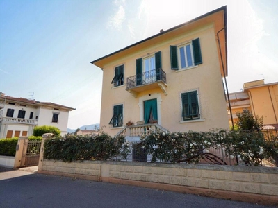 Villa in vendita Via Luigi Nerici, , 55100, Lucca, Toscana