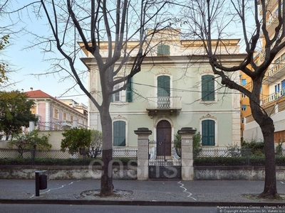 Villa in vendita Viale Martiri della Libertà, Albenga, Savona, Liguria