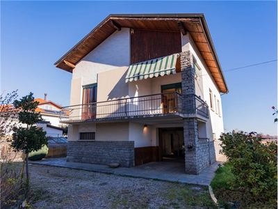 Villa in Via Francesco Petrarca, 18, Pinerolo (TO)