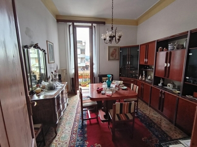 Appartamento in vendita a Carrara viale XX Settembre,