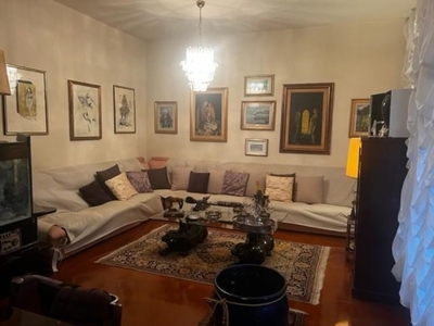 Casa Indipendente in vendita a Carrara via Covetta,