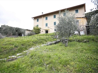 Casa Indipendente in vendita a Carrara via grany