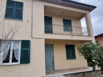 Casa Indipendente in vendita a Massa via Luigi del Mancino, 20