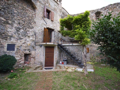 Casa semi indipendente in vendita a Spoleto Perugia Periferia