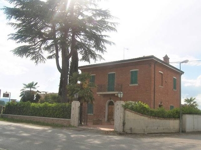 Rustico casale in vendita a Torrita Di Siena Siena