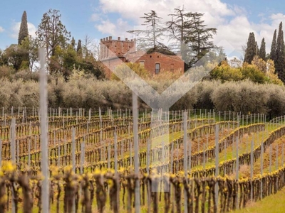 stabile intero in vendita a Montepulciano