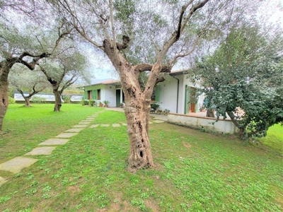 Villa Bifamiliare in vendita a Massa via dei Corsari, 22