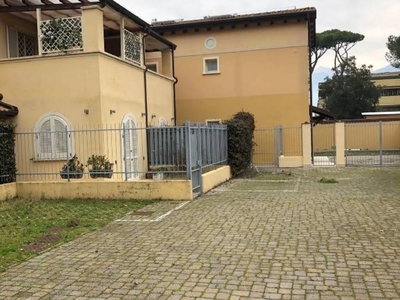 Villa a Schiera in vendita a Montignoso via delle Pinete, 13