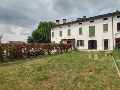 Villa a schiera in Via Canaletto - San Prospero