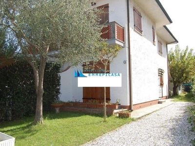 Villa Bifamiliare in vendita a Montignoso via Cateratte,
