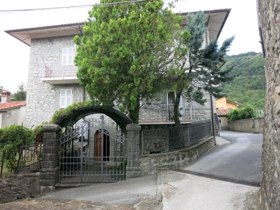 Villa in vendita a Comano
