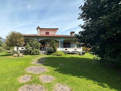 Villa in vendita a Montignoso viale Marina, 98
