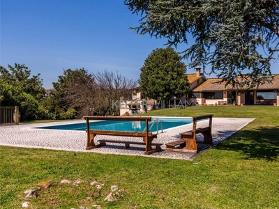 Villa unifamiliare con piscina a Sacrofano