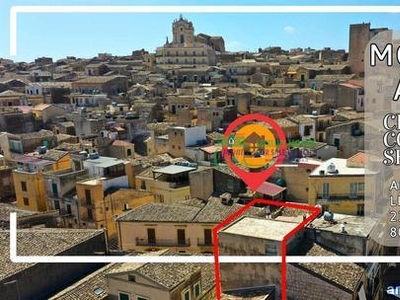 A Modica Alta, vicino la chiesa