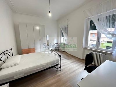 Appartamento in Affitto a Chieti, zona Chieti Scalo Centro, 285€, 140 m², arredato