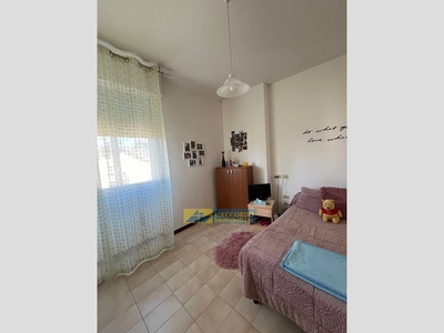 Appartamento in Affitto a Chieti, zona SCALO, 210€, 114 m²