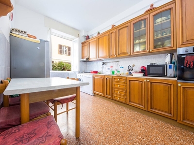 Appartamento in Affitto a Genova, zona Albaro, 650€, 107 m²