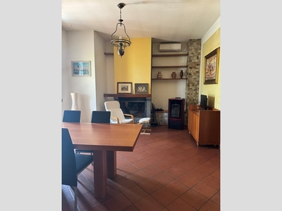 Appartamento in Affitto a Lucca, zona Picciorana, 1'300€, 150 m², arredato