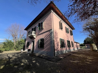 Villa in vendita a Arezzo Frassineto