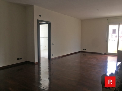 Appartamento in Vendita a Caserta, zona Centro, 295'000€, 140 m²