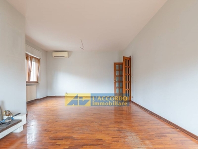 Appartamento in Vendita a Chieti, zona SCALO, 175'000€, 120 m²