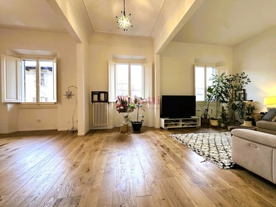 Appartamento in Vendita a Firenze, 650'000€, 156 m²