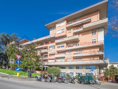 Appartamento in Vendita a Firenze, zona San Iacopino, 570'000€, 194 m²
