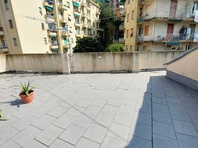 Appartamento in Vendita a Genova, zona Borgoratti, 79'000€, 67 m²