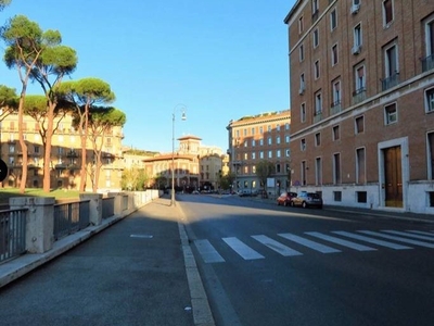 Appartamento in Vendita a Roma, 443'625€, 242 m², arredato
