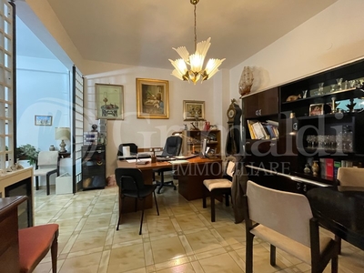 Appartamento in Vendita a Salerno, 400'000€, 140 m²