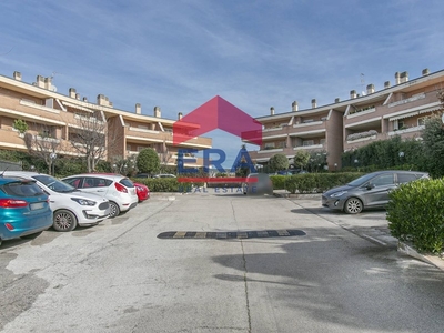 Bilocale in Vendita a Roma, zona Laurentino, 128'000€, 60 m²