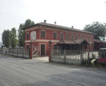 Casa indipendente in Strada Canelli - Nizza Monferrato