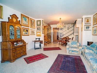 Casa indipendente in vendita 2 Stanze da letto a Catania