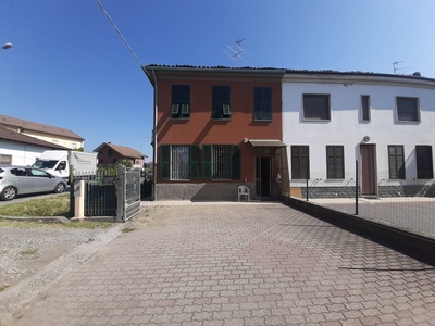 Casa Indipendente in Vendita a Alessandria, zona san michele, 55'000€, 72 m²