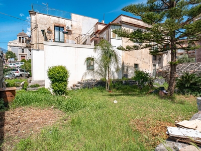 Casa indipendente in vendita a Giarre - Zona: San Giovanni Montebello