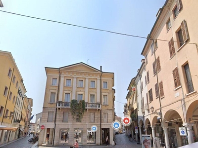 Casa Indipendente in Vendita a Mantova, zona Centro storico, 270 m²